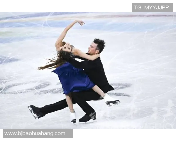 双人花样滑冰的魅力与挑战：冰上舞蹈的完美协作与艺术表现